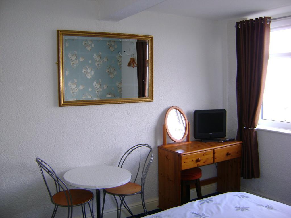 Athenry Guest House Blackpool Room photo
